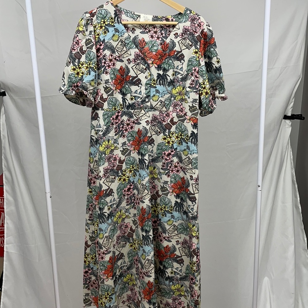 New! Tropical long dress with buttons